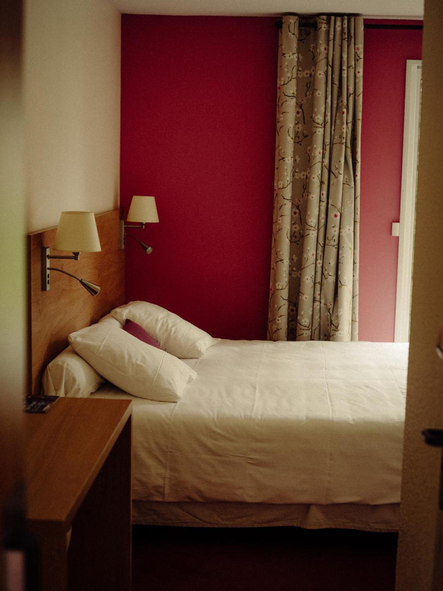 Logis Ar Milin Hotel Chateaubourg  Bagian luar foto