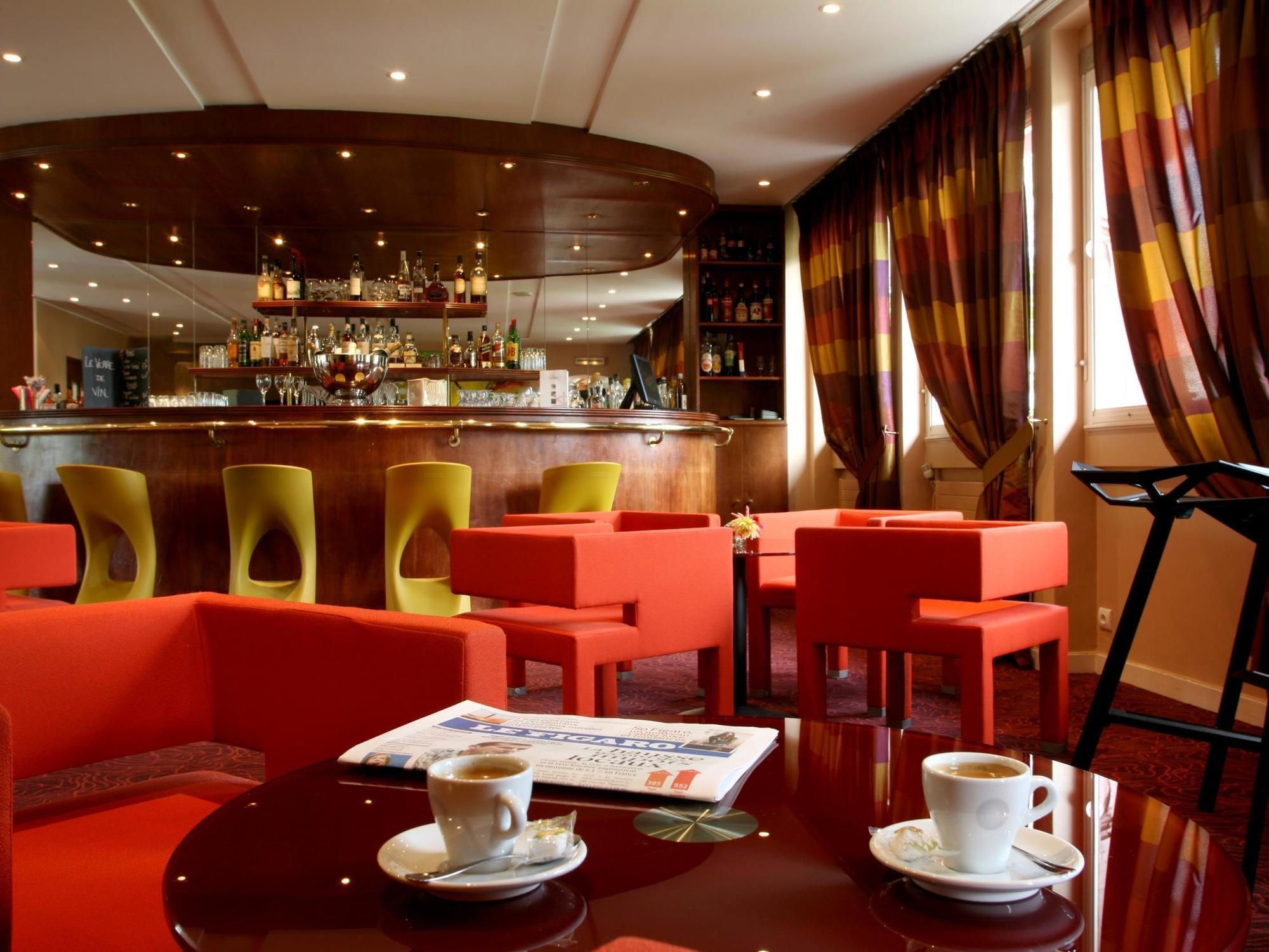 Logis Ar Milin Hotel Chateaubourg  Bagian luar foto