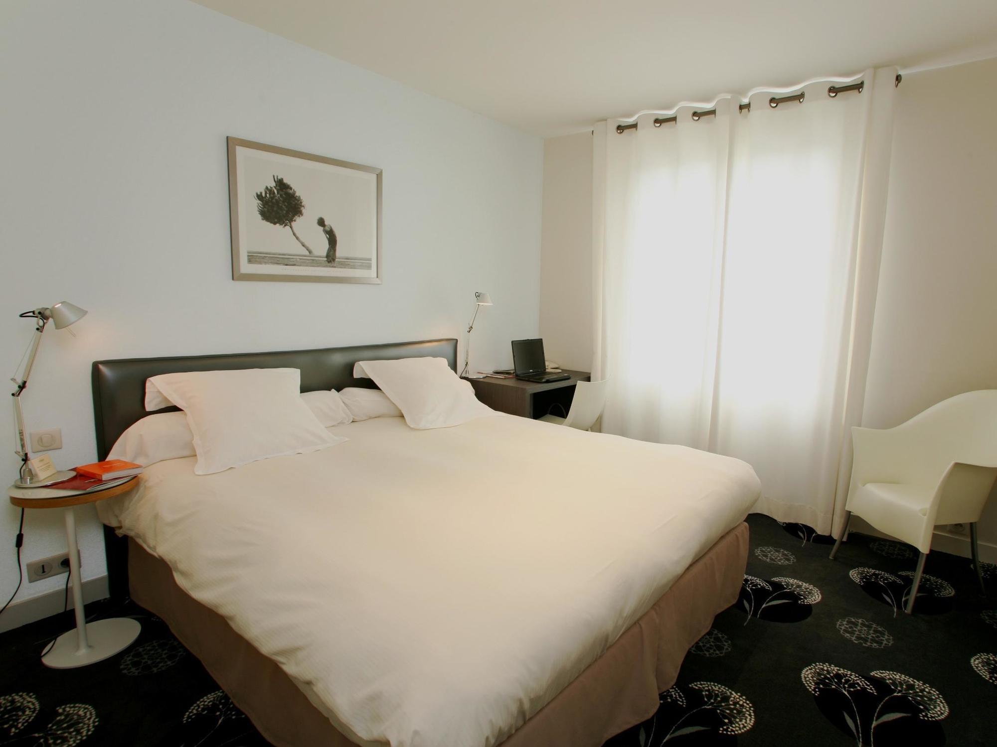 Logis Ar Milin Hotel Chateaubourg  Bagian luar foto