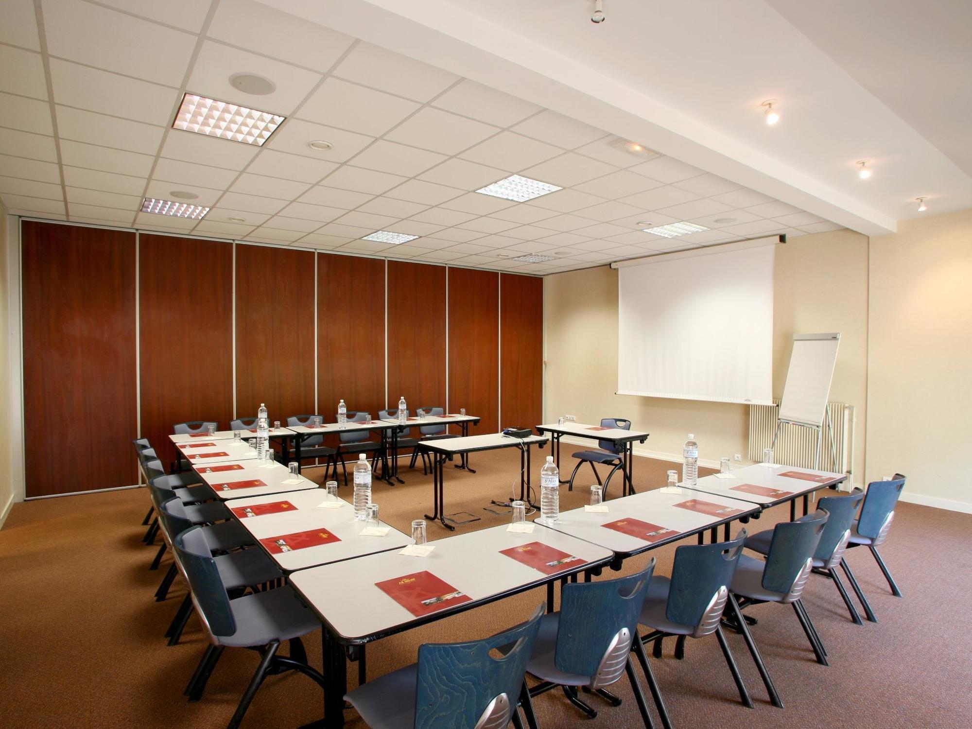 Logis Ar Milin Hotel Chateaubourg  Bagian luar foto