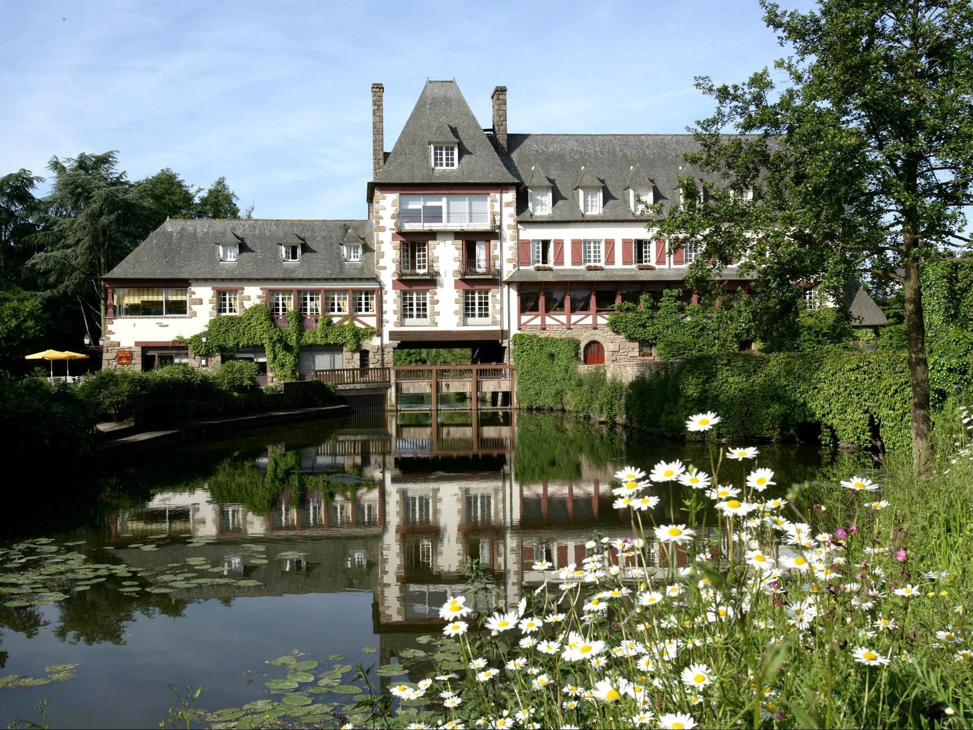 Logis Ar Milin Hotel Chateaubourg  Bagian luar foto